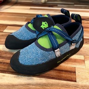 Evolv climbing shoes kids US size 1